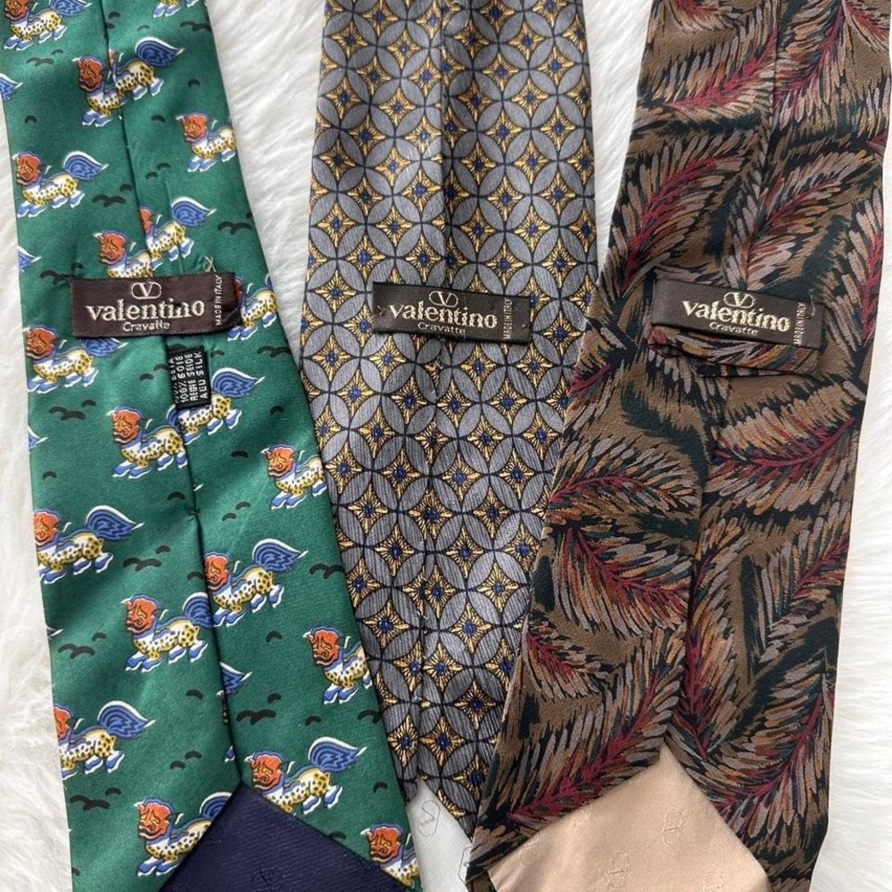 Lovely Silk Valentino 3 Tie Bundle - Novelty Print - Luxury Tie‎